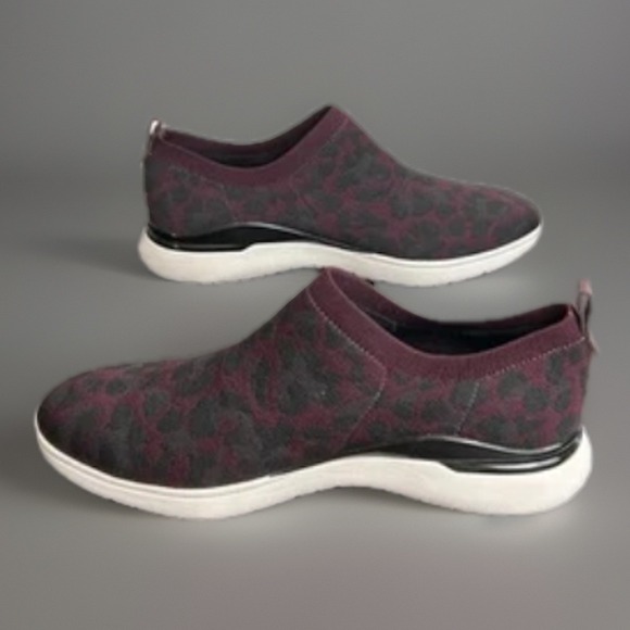 Rockport Total Motion Women Burgundy Leopard Knit Slip On Sneakers Sz 8 - Picture 4 of 8